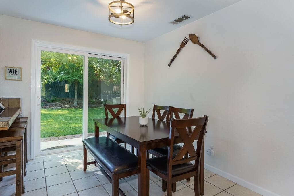 Acorn House - Charming House In Green Heaven With Pool Table With Lovely Backyard Oakhurst Eksteriør bilde