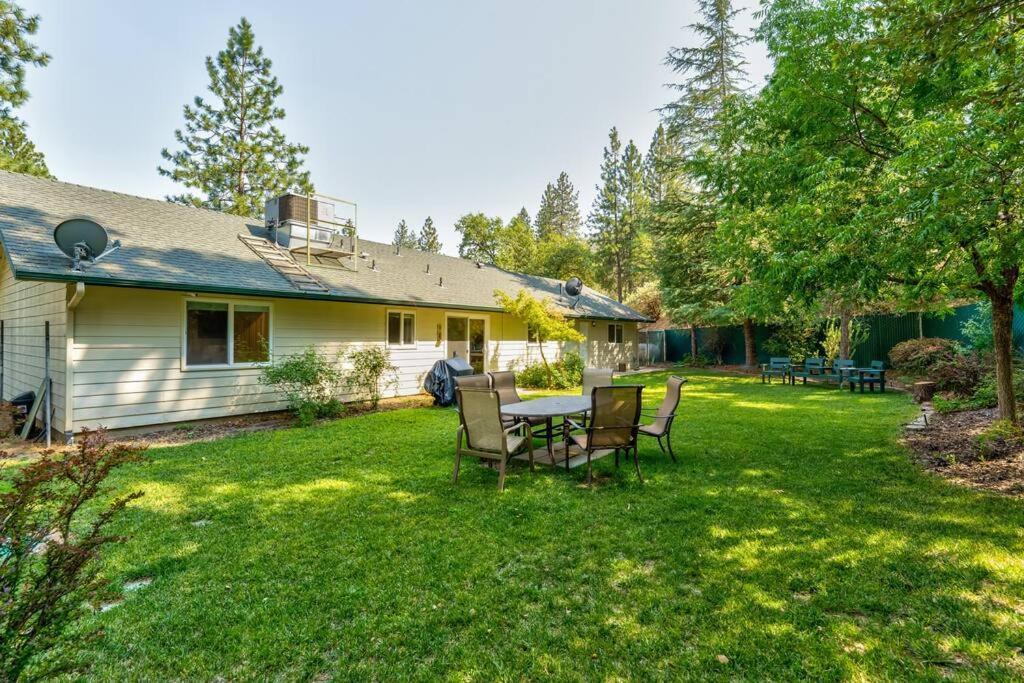 Acorn House - Charming House In Green Heaven With Pool Table With Lovely Backyard Oakhurst Eksteriør bilde