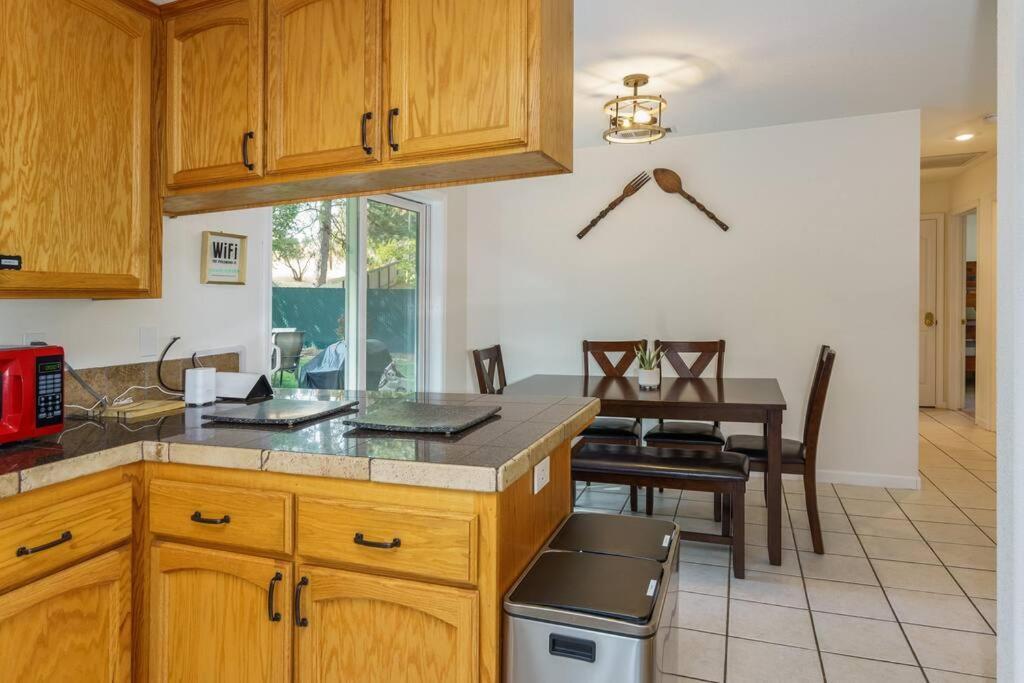 Acorn House - Charming House In Green Heaven With Pool Table With Lovely Backyard Oakhurst Eksteriør bilde