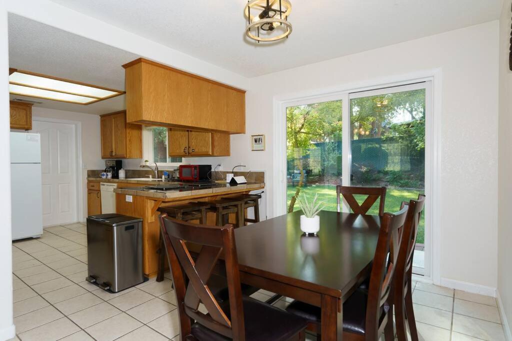 Acorn House - Charming House In Green Heaven With Pool Table With Lovely Backyard Oakhurst Eksteriør bilde